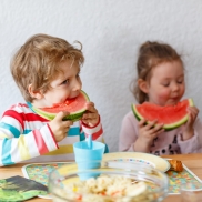 Projetos de educação alimentar nas escolas buscam mudar hábitos familiares